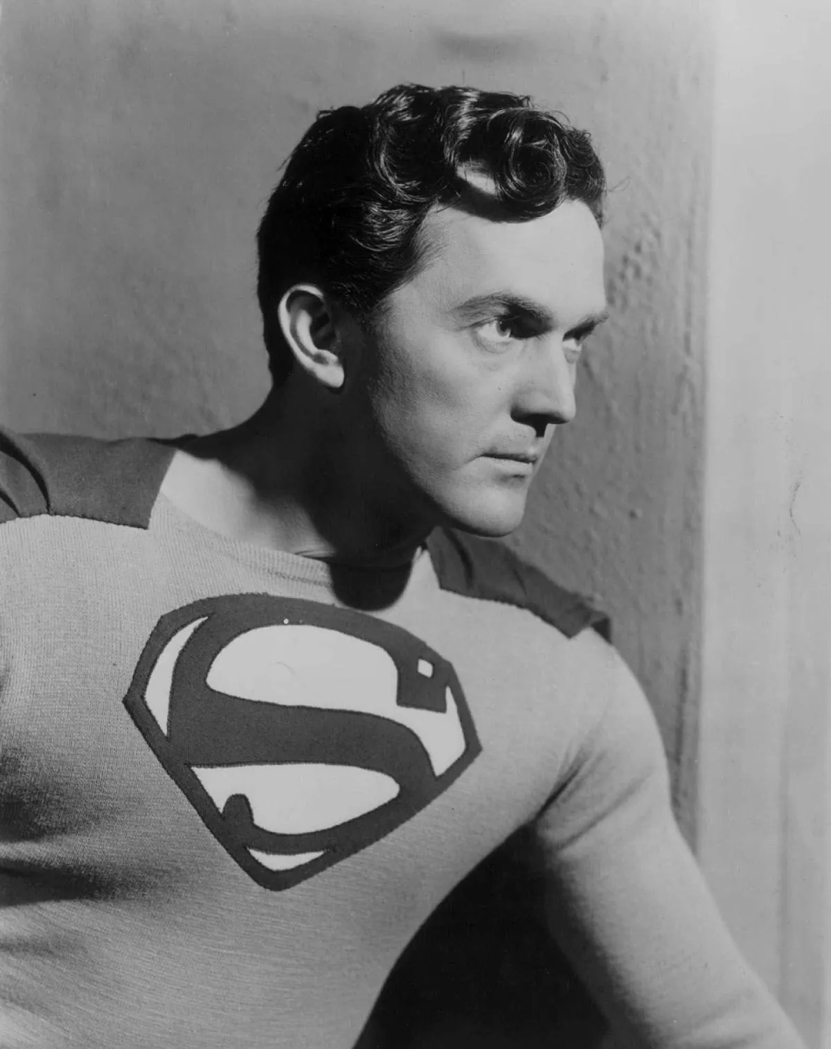 Kirk_Alyn_as_Superman_in_a_publicity_still_from_1948.jpg