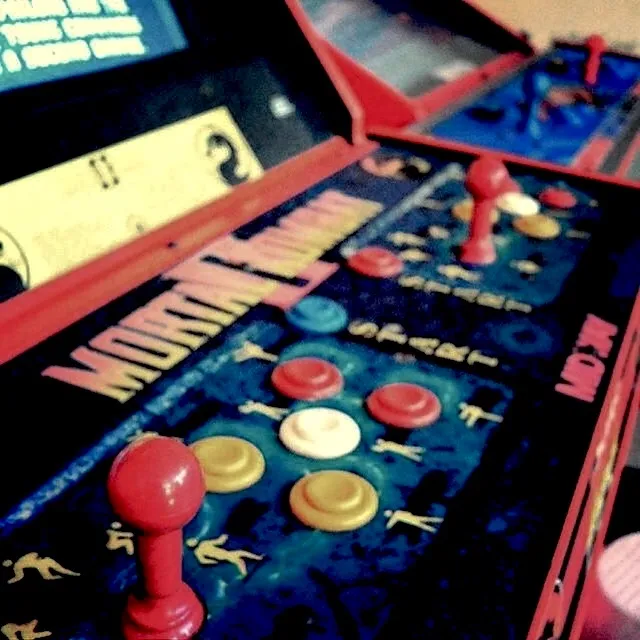 Mortal_Kombat_II_arcade_cabinet.jpg